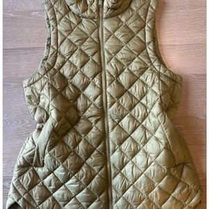 Athleta Featherless Whisper L Quilted Olive Green Women's Vest